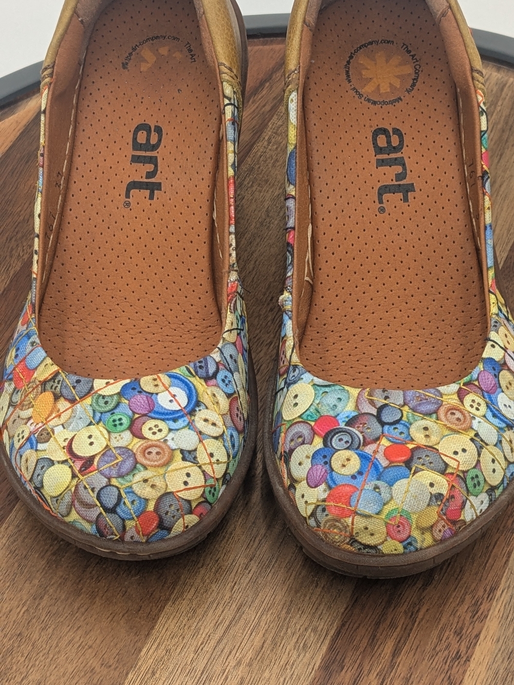 ART Company Spain Size 37 Button Print Leather Pumps Heels